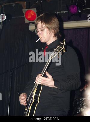 MÄRZ 1: EXKLUSIVE BERICHTERSTATTUNG: Paul Banks of Interpol tritt am 1. März 2003 im 40 Watt Club in Athen, Georgia, auf. QUELLE: Chris McKay / MediaPunch Stockfoto