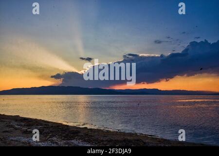 Der Strand El Trabucador ist ein 6,5 Kilometer langer Anhang, der ins Meer ragt, im Herzen des Naturparks Delta de l’Ebre. Stockfoto