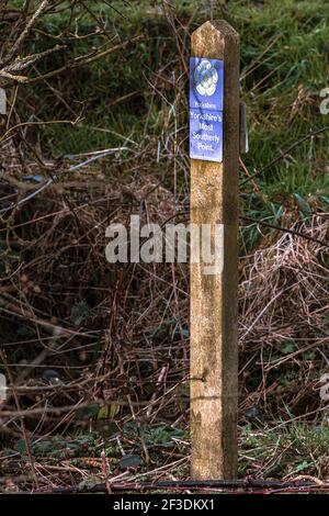 Dieses Schild wurde bei einem Spaziergang in South Yorkshire, Großbritannien, gefunden Stockfoto