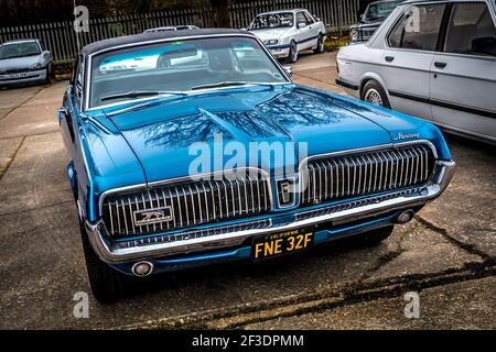 1968 Mercury Cougar auf der Lenwade Industrial Estate, Norfolk, Großbritannien. Stockfoto