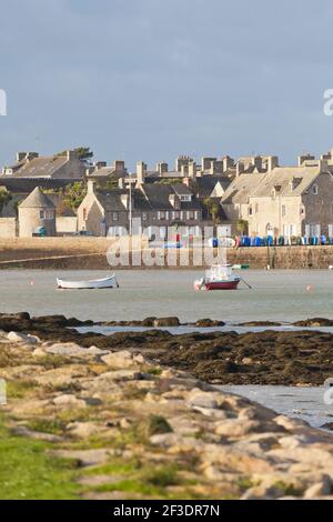 Stadtbild des Hafens von Barfleur, Cotentin, Manche, Normandie, Frankreich Stockfoto