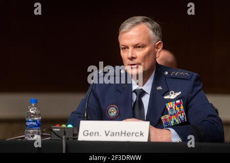 General Glen D. VanHerck, USAF, Commander, United States Northern Command und North American Aerospace Defence Command erscheinen während einer Anhörung des Senatsausschusses für bewaffnete Dienste, um das United States Southern Command und das United States Northern Command im Dirksen-Senat zu untersuchen, um den Antrag auf Genehmigung der Verteidigung für das Geschäftsjahr 2022 und das zukünftige Verteidigungsprogramm zu prüfen Bürogebäude in Washington, DC, Dienstag, 16. März 2021. Kredit: Rod Lampey/CNP /MediaPunch Stockfoto