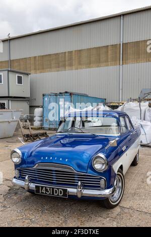 1961 Ford Zodiac Limousine auf dem Lenwade Industrial Estate, Norfolk, Großbritannien. Stockfoto