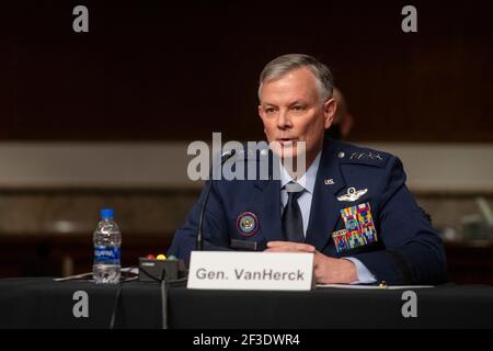 Washington, Vereinigte Staaten Von Amerika. März 2021, 16th. General Glen D. VanHerck, USAF, Commander, United States Northern Command und North American Aerospace Defence Command erscheinen während einer Anhörung des Senatsausschusses für bewaffnete Dienste, um das United States Southern Command und das United States Northern Command im Dirksen-Senat zu untersuchen, um den Antrag auf Genehmigung der Verteidigung für das Geschäftsjahr 2022 und das zukünftige Verteidigungsprogramm zu prüfen Bürogebäude in Washington, DC, Dienstag, 16. März 2021. Quelle: Rod Lampey/CNP Credit: dpa/Alamy Live News Stockfoto