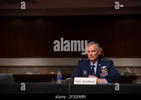 Washington, Vereinigte Staaten Von Amerika. März 2021, 16th. General Glen D. VanHerck, USAF, Commander, United States Northern Command und North American Aerospace Defence Command erscheinen während einer Anhörung des Senatsausschusses für bewaffnete Dienste, um das United States Southern Command und das United States Northern Command im Dirksen-Senat zu untersuchen, um den Antrag auf Genehmigung der Verteidigung für das Geschäftsjahr 2022 und das zukünftige Verteidigungsprogramm zu prüfen Bürogebäude in Washington, DC, Dienstag, 16. März 2021. Quelle: Rod Lampey/CNP Credit: dpa/Alamy Live News Stockfoto