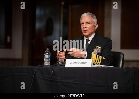Washington, Vereinigte Staaten Von Amerika. März 2021, 16th. Admiral Craig S. Faller, USN, Kommandant, United States Southern Command erscheint während einer Anhörung des Senatsausschusses für bewaffnete Dienste, um das United States Southern Command und das United States Northern Command im Rahmen der Überprüfung des Antrags auf Genehmigung der Verteidigung für das Geschäftsjahr 2022 und das zukünftige Verteidigungsprogramm im Dirksen Senate Office Building in Washington, DC, zu untersuchen. März 16, 2021. Quelle: Rod Lampey/CNP Credit: dpa/Alamy Live News Stockfoto