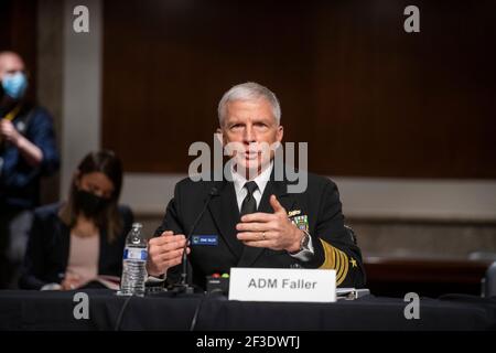 Washington, Vereinigte Staaten Von Amerika. März 2021, 16th. Admiral Craig S. Faller, USN, Kommandant, United States Southern Command erscheint während einer Anhörung des Senatsausschusses für bewaffnete Dienste, um das United States Southern Command und das United States Northern Command im Rahmen der Überprüfung des Antrags auf Genehmigung der Verteidigung für das Geschäftsjahr 2022 und das zukünftige Verteidigungsprogramm im Dirksen Senate Office Building in Washington, DC, zu untersuchen. März 16, 2021. Quelle: Rod Lampey/CNP Credit: dpa/Alamy Live News Stockfoto