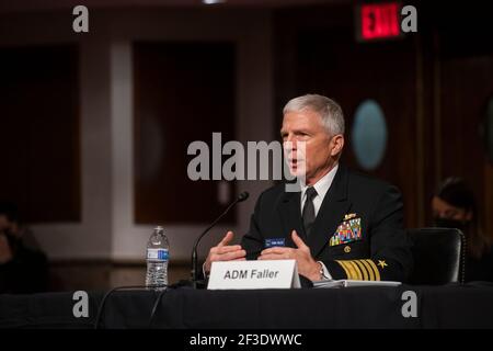 Washington, Vereinigte Staaten Von Amerika. März 2021, 16th. Admiral Craig S. Faller, USN, Kommandant, United States Southern Command erscheint während einer Anhörung des Senatsausschusses für bewaffnete Dienste, um das United States Southern Command und das United States Northern Command im Rahmen der Überprüfung des Antrags auf Genehmigung der Verteidigung für das Geschäftsjahr 2022 und das zukünftige Verteidigungsprogramm im Dirksen Senate Office Building in Washington, DC, zu untersuchen. März 16, 2021. Quelle: Rod Lampey/CNP Credit: dpa/Alamy Live News Stockfoto