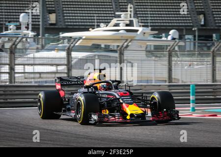 10 GASLY Pierre (Fra), Aston Martin Red Bull Tag Heuer RB14, Aktion bei 2018 F1 Tests in Abu Dhabi, VAE, am 27th 2018. november - Foto Diederik van der Laan / DPPI Stockfoto