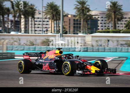 10 GASLY Pierre (Fra), Aston Martin Red Bull Tag Heuer RB14, Aktion bei 2018 F1 Tests in Abu Dhabi, VAE, am 27th 2018. november - Foto Diederik van der Laan / DPPI Stockfoto