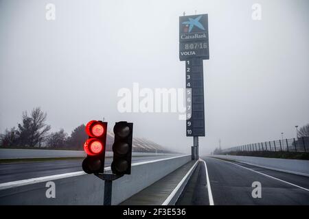 Circuit de Barcelona - Katalonien im Nebel während der Formel 1 Wintertests 2018 in Barcelona, Spanien vom 26. Februar bis 01. März - Foto: Xavi Bonilla / DPPI Stockfoto