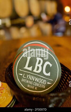 Lynwood Brewing Concern (LBC) in Raleigh, NC. Lokale Craft Brauerei mit einer großen Auswahl an Bieren, Ales und Stouts. Verbunden mit Lynwood Grill. Stockfoto