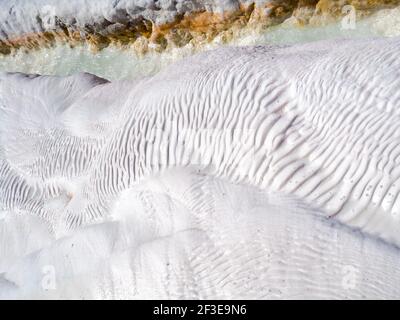 Strukturierter Hintergrund. Natürliche Travertin Pools und Terrassen in Pamukkale Türkei. Hochwertige Fotos Stockfoto