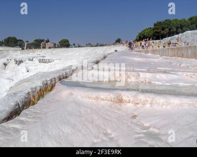 Strukturierter Hintergrund. Natürliche Travertin Pools und Terrassen in Pamukkale Türkei. Hochwertige Fotos Stockfoto