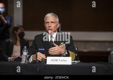 Admiral Craig S. Faller, USN, Kommandant, United States Southern Command erscheint während einer Anhörung des Senatsausschusses für bewaffnete Dienste, um das United States Southern Command und das United States Northern Command im Rahmen der Überprüfung des Antrags auf Genehmigung der Verteidigung für das Geschäftsjahr 2022 und das zukünftige Verteidigungsprogramm im Dirksen Senate Office Building in Washington, DC, zu untersuchen. März 16, 2021. Foto von Rod Lampey / CNP/ABACAPRESS.COM Stockfoto