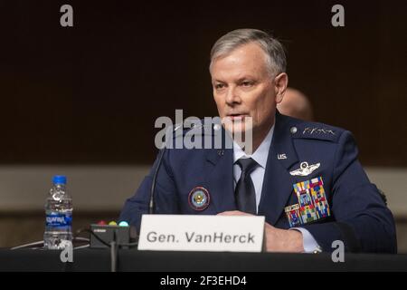 General Glen D. VanHerck, USAF, Commander, United States Northern Command und North American Aerospace Defence Command erscheinen während einer Anhörung des Senatsausschusses für bewaffnete Dienste, um das United States Southern Command und das United States Northern Command im Dirksen-Senat zu untersuchen, um den Antrag auf Genehmigung der Verteidigung für das Geschäftsjahr 2022 und das zukünftige Verteidigungsprogramm zu prüfen Bürogebäude in Washington, DC, Dienstag, 16. März 2021. Foto von Rod Lampey / CNP/ABACAPRESS.COM Stockfoto