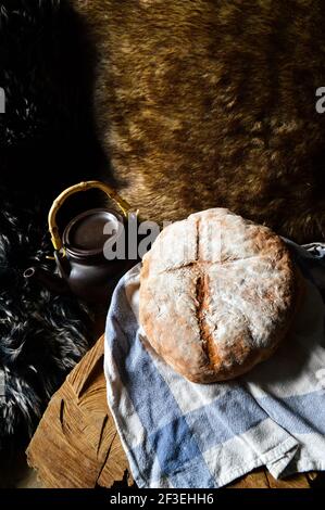 Appetitliches hausgemachtes Brot zum Abendessen, Mittagessen oder Frühstück. Stockfoto