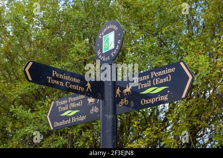 Singnpost auf dem Trans Pennine Trail Fernwanderweg in Penistone, South Yorkshire Stockfoto