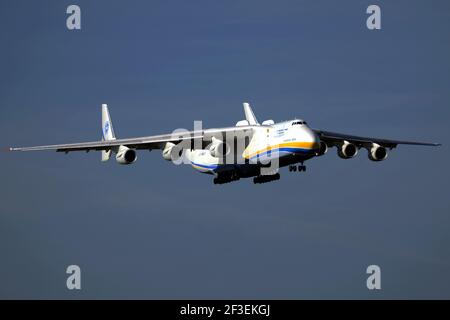 15-03-2021 - Generic Airplanes - UR-82060 - Antonov Airlines - Antonov AN225. Seriennummer 19530503763. Geliefert an Antonov Airlines am 21,12.1988. Stockfoto