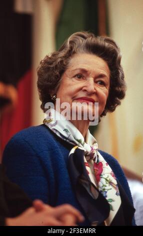 Retrospektive über das Leben der ehemaligen First Lady, Lady Bird Johnson während ihrer Jahre in Texas nach dem Tod des ehemaligen Präsidenten Lyndon Baines Johnson am 22. Januar 1973. Dieses Foto zeigt Lady Bird in der Senatskammer von Texas in den frühen 1990er Jahren. ©Bob Daemmrich Stockfoto