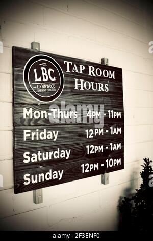 Lynwood Brewing Concern (LBC) in Raleigh, NC. Lokale Craft Brauerei mit einer großen Auswahl an Bieren, Ales und Stouts. Verbunden mit Lynwood Grill. Stockfoto