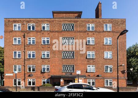 London, Großbritannien - 29. September 2020, typisches modernes ratshaus in London Stockfoto