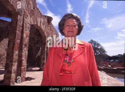 Austin, Texas, USA. März 1995, 20th. Retrospektive über das Leben der ehemaligen First Lady, LADY BIRD JOHNSON während ihrer Jahre in Texas nach dem Tod des ehemaligen Präsidenten Lyndon Baines Johnson am 22. Januar 1973. Dieses Foto zeigt Lady BIRD JOHNSON am Lady BIRD JOHNSON Wildflower Center am 20. März 1995. Quelle: Bob Daemmrich/ZUMA Wire/Alamy Live News Stockfoto