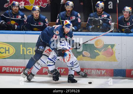 München, Deutschland. März 2021, 16th. Maximilian KASTNER (M), Action, Duelle gegen Andreas THURESSON (VS). EHC Red Bull München-Schwenninger Wild Wings Eishockey DER Saison 2020/2021, Spieltag 27th, Hauptrunde, am 16. März 2021 Olympia Eishalle München. Quelle: dpa/Alamy Live News Stockfoto