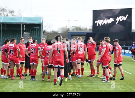 Hendon. Vereinigtes Königreich. 13. März 2021. Das Jersey-Team huddle am Ende des Spiels. Saracens / Jersey Reds. Greene King IPA Championship Rugby. Stonex-Stadion. Hendon. London. Vereinigtes Königreich. Stockfoto