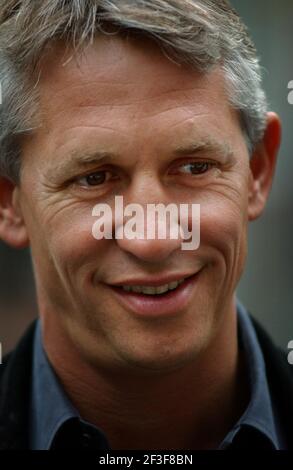 GARY LINEKER IN FITZROVIA,EIN JUGENDPROJEKT IN CAMDEN,29/4/04 PILSTONSPORTHILFE Stockfoto