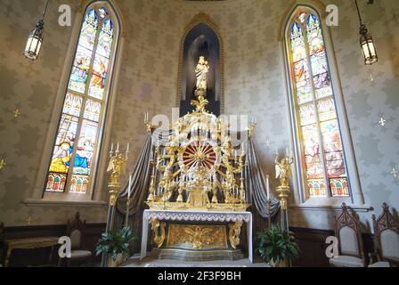 SOUTH BEND, VEREINIGTE STAATEN - 30. Jan 2009: Der Altar in der Basilika der Sacred Heart Cathedral auf dem Campus der Universität Notre Dame in Sou Stockfoto