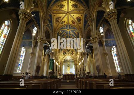 SOUTH BEND, VEREINIGTE STAATEN - Jan 30, 2009: Innenansicht der Basilica of the Sacred Heart Cathedral auf dem Campus der Notre Dame University in South Stockfoto