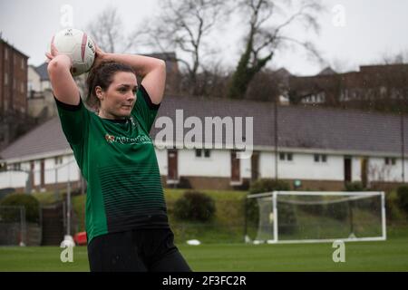 Llandarcy, Großbritannien. März 2021, 14th. Aberystwyth Town Werfen Sie einen Wurf während des Spiels der Waliser Premier Womens Football League zwischen Swansea und Aberystwyth in der Llandarcy Academy of Sport in Neath, Wales. Kredit: SPP Sport Presse Foto. /Alamy Live Nachrichten Stockfoto