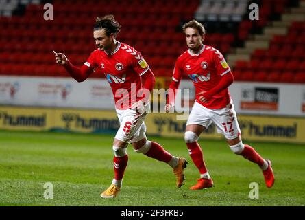 Woolwich, Großbritannien. März 2021, 16th. WOOLWICH, Vereinigtes Königreich, MÄRZ 16: Charlton Athletic Jake Forster-Caskey punktet seine Seiten Ausgleich Ziel, um den Score 2-2 während Sky Bet League One zwischen Charlton Athletic und Bristol Rovers im Tal, Woolwich am 16th. März 2021 Kredit: Action Foto Sport/Alamy Live News Stockfoto