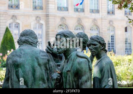 Bronzekopie von Les Bourgeois de Calais - die Bürger von Calais, ergreifende Skulptur von Auguste Rodin im Garten des Musée Rodin, Paris, Ile-de-France Stockfoto