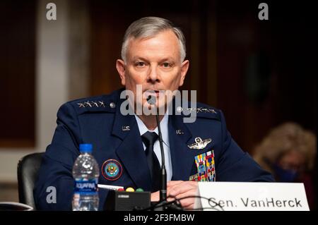 Washington, DC, USA. März 2021, 16th. 16. März 2021 - Washington, DC, USA: General Glen VANHERCK, USAF Commander, United States Northern Command und North American Aerospace Defence Command, spricht bei einer Anhörung des Senats Armed Services Committee. Quelle: Michael Brochstein/ZUMA Wire/Alamy Live News Stockfoto