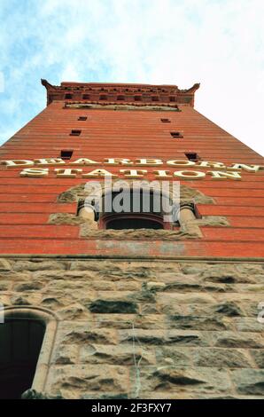 Chicago, Illinois, USA. Der majestätische, 12-stöckige Uhrenturm von Chicagos Dearborn Street Station. Stockfoto