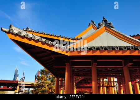 Chicago, Illinois, USA. Chinesische Pagode im Ping Tom Memorial Park in Chinatown. Stockfoto