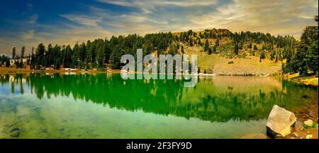 Der Emerald Lake in Lassen Volcanic National Park in der USA Stockfoto