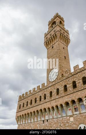 Der Palazzo Vecchio (Alter Palast) ein massiver, romanischer, crenellated Festungspalast, ist das Rathaus von Florenz, Italien. Stockfoto