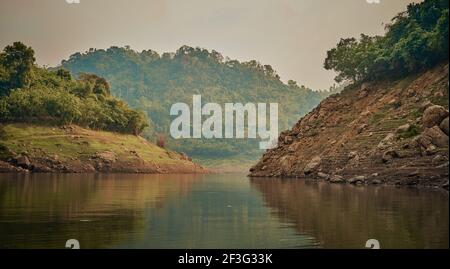 Die Landschaft im Khun Dan Prakan Chon Dam, Nakorn Nayok Provinz, Thailand Stockfoto