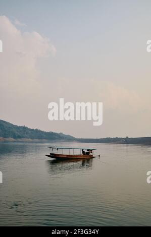 Die Landschaft im Khun Dan Prakan Chon Dam, Nakorn Nayok Provinz, Thailand Stockfoto