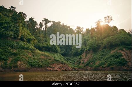 Die Landschaft im Khun Dan Prakan Chon Dam, Nakorn Nayok Provinz, Thailand Stockfoto