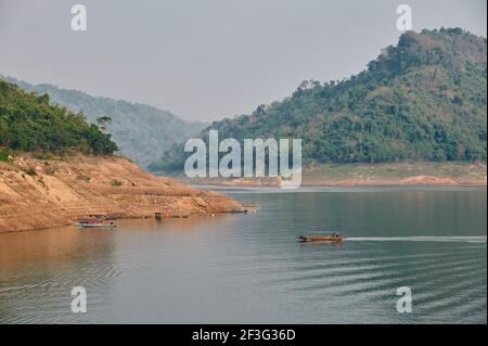Die Landschaft im Khun Dan Prakan Chon Dam, Nakorn Nayok Provinz, Thailand Stockfoto