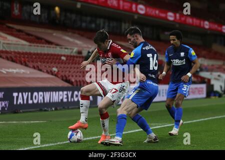 MIDDLESBROUGH, ENGLAND. MÄRZ 16th: Paddy McNair von Middlesbrough kämpft mit Andrew Hughes von Preston North End während des Sky Bet Championship-Spiels zwischen Middlesbrough und Preston North End am Dienstag, den 16th. März 2021 im Riverside Stadium, Middlesbrough. (Kredit: Mark Fletcher, Mi News) Kredit: MI Nachrichten & Sport /Alamy Live Nachrichten Stockfoto