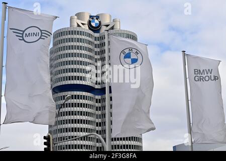 München, Deutschland. März 2021, 16th. Der Hauptsitz der BMW Group in der bayerischen Hauptstadt. Das Unternehmen legt seinen Geschäftsbericht am 17,3.2021 vor. Kredit: Peter Kneffel/dpa/Alamy Live Nachrichten Stockfoto