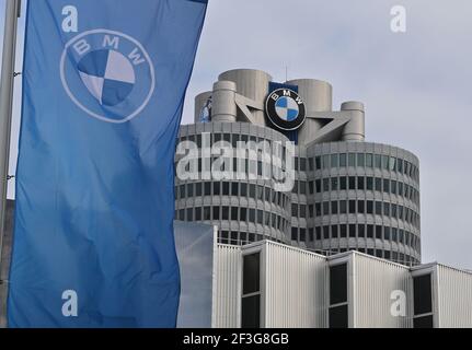 München, Deutschland. März 2021, 16th. Der Hauptsitz der BMW Group in der bayerischen Hauptstadt. Das Unternehmen legt seinen Geschäftsbericht am 17,3.2021 vor. Kredit: Peter Kneffel/dpa/Alamy Live Nachrichten Stockfoto