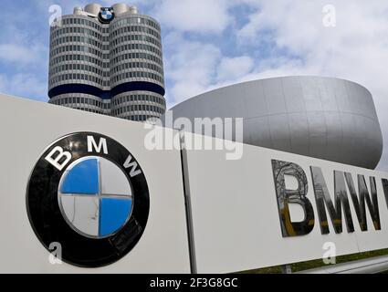 München, Deutschland. März 2021, 16th. Der Hauptsitz der BMW Group in der bayerischen Hauptstadt. Das Unternehmen legt seinen Geschäftsbericht am 17,3.2021 vor. Kredit: Peter Kneffel/dpa/Alamy Live Nachrichten Stockfoto