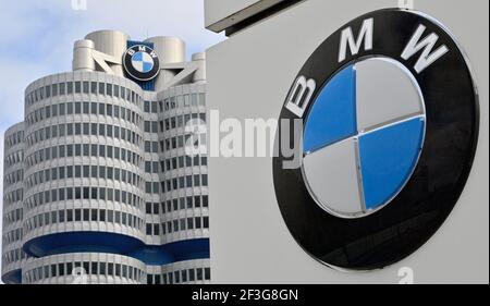 München, Deutschland. März 2021, 16th. Der Hauptsitz der BMW Group in der bayerischen Hauptstadt. Das Unternehmen legt seinen Geschäftsbericht am 17,3.2021 vor. Kredit: Peter Kneffel/dpa/Alamy Live Nachrichten Stockfoto