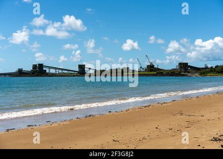 Mackay, Queensland, Australien - März 2021: Hay Point Coal Export Loading Terminal an der Küste Stockfoto